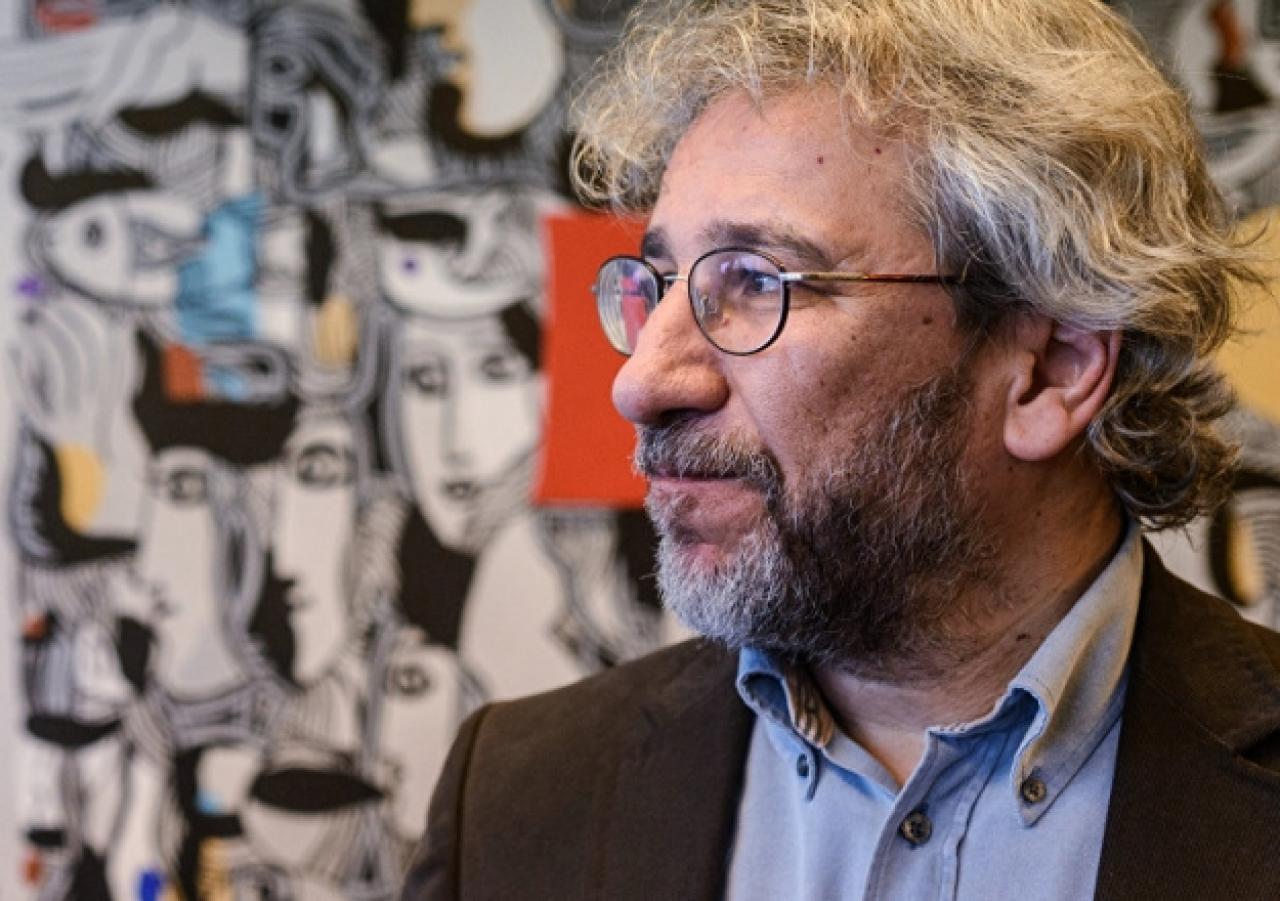 Can Dündar ve İlhan Tanır için kırmızı bülten