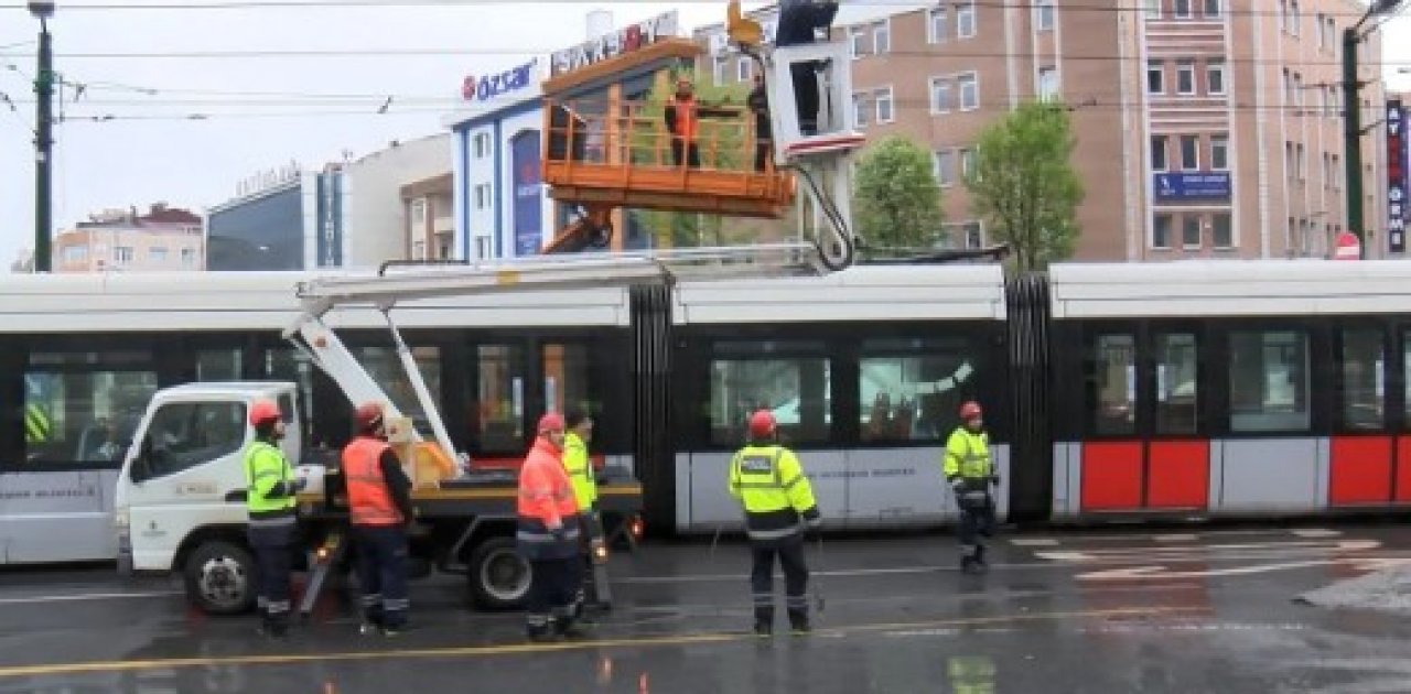 Tramvay hattında kopan tel nedeniyle seferlerde aksama