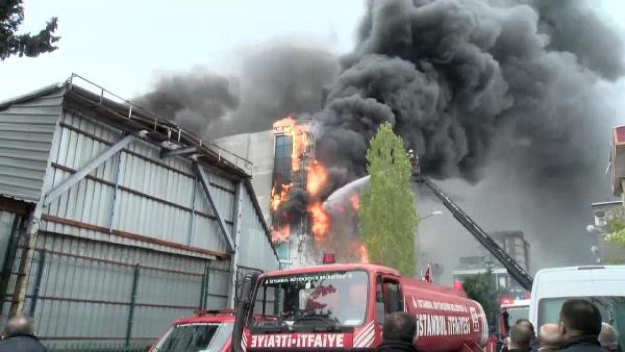 Akit Gazetesi’nin bulunduğu binada yangın