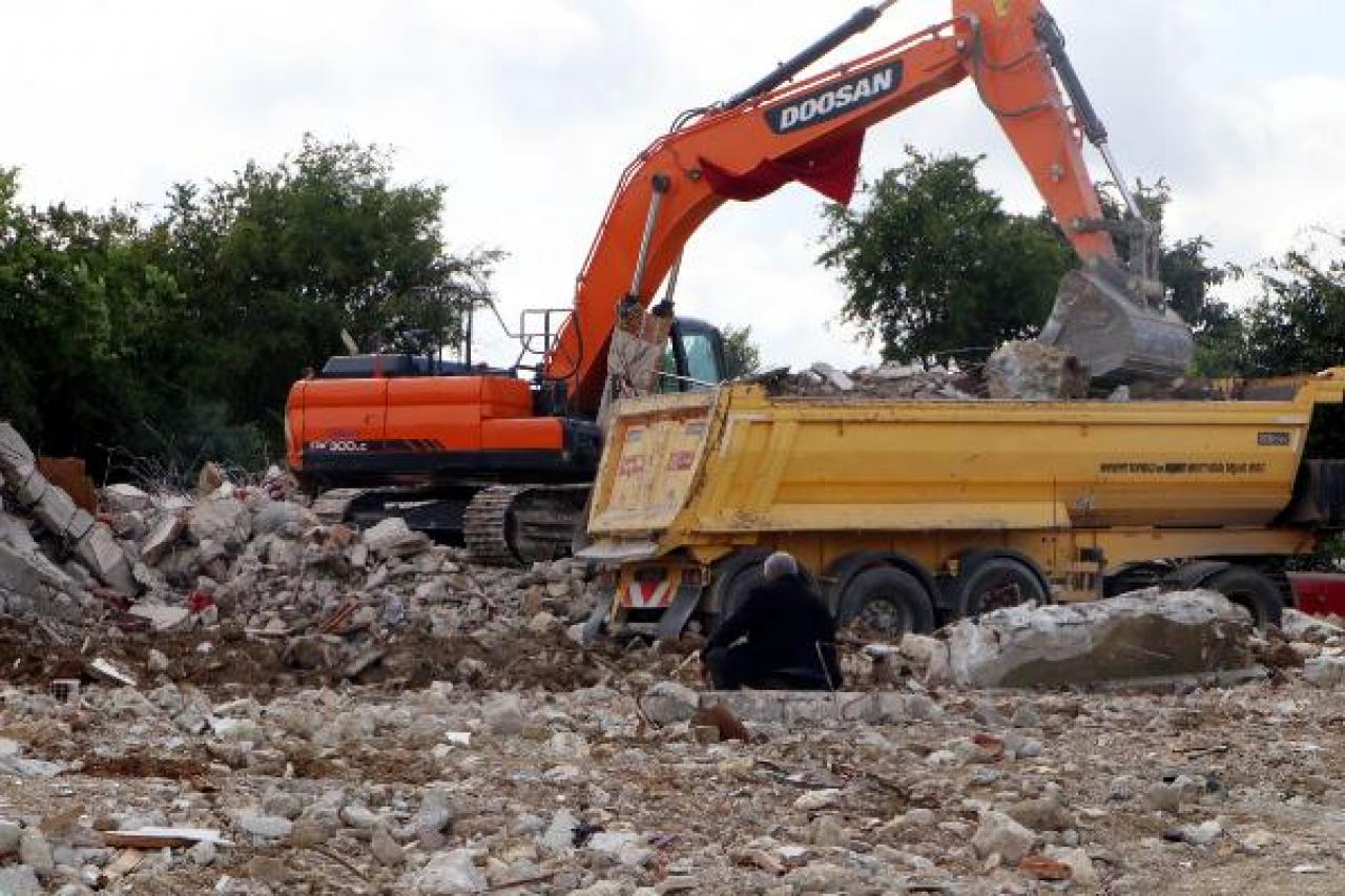 Hatay'da enkaz kalkıyor