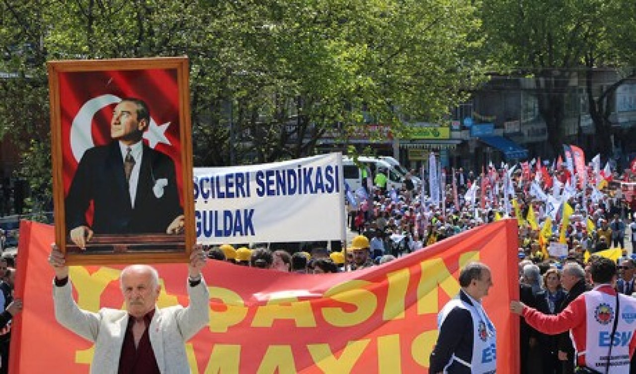 Zonguldak'ta işçiler Madenci Anıtı'na yürüdü