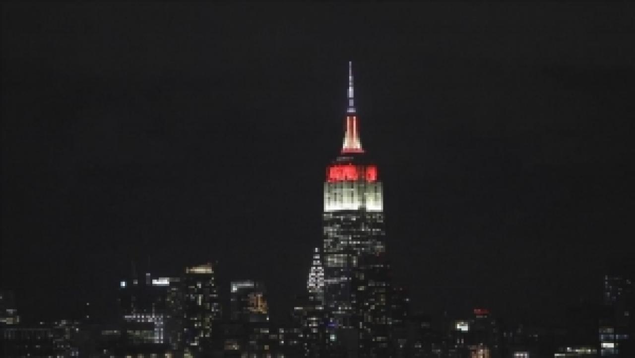 Empire State Türk bayrağının renklerine büründü