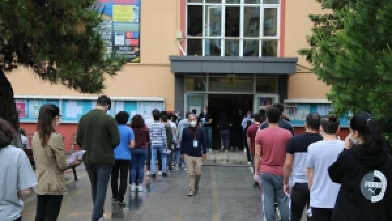 MSÜ sınavında fenalaşan öğrencinin testi pozitif çıktı, salondaki tüm öğrenciler karantinaya alındı