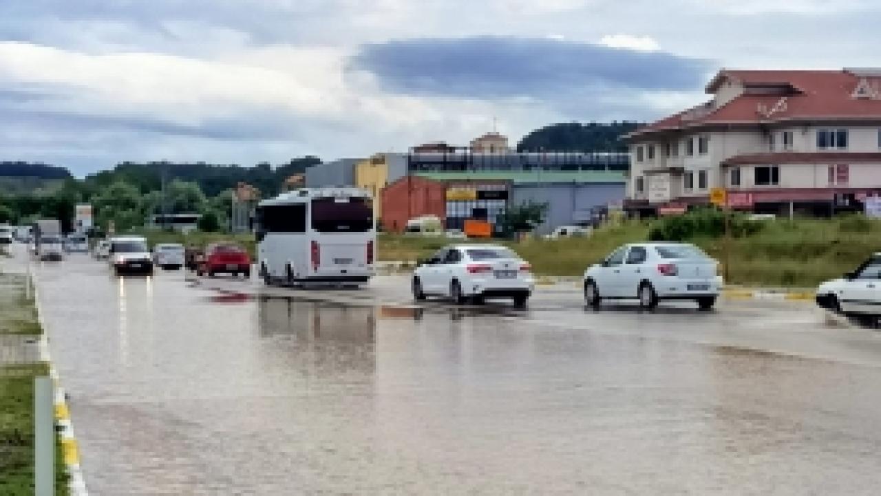 Sağanak yağış Şile'de etkili oldu