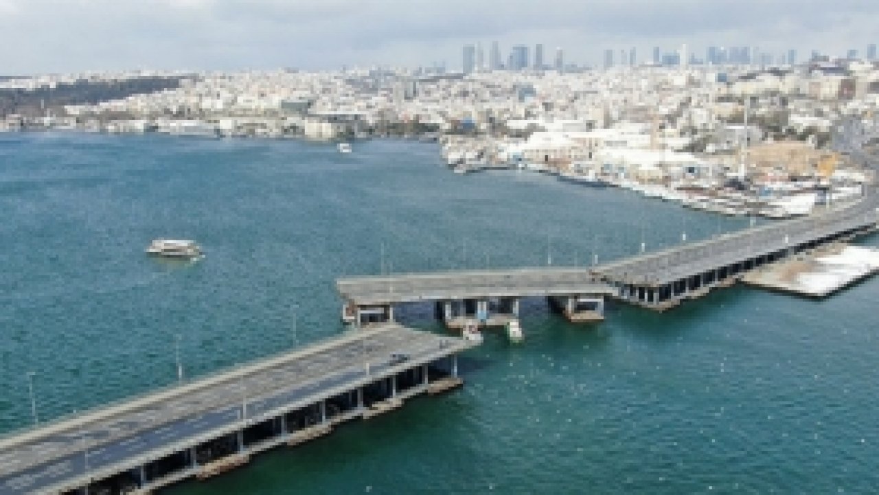 Unkapanı Köprüsü Açılıp Kapatılarak Tamir Edilmeye Çalışılıyor