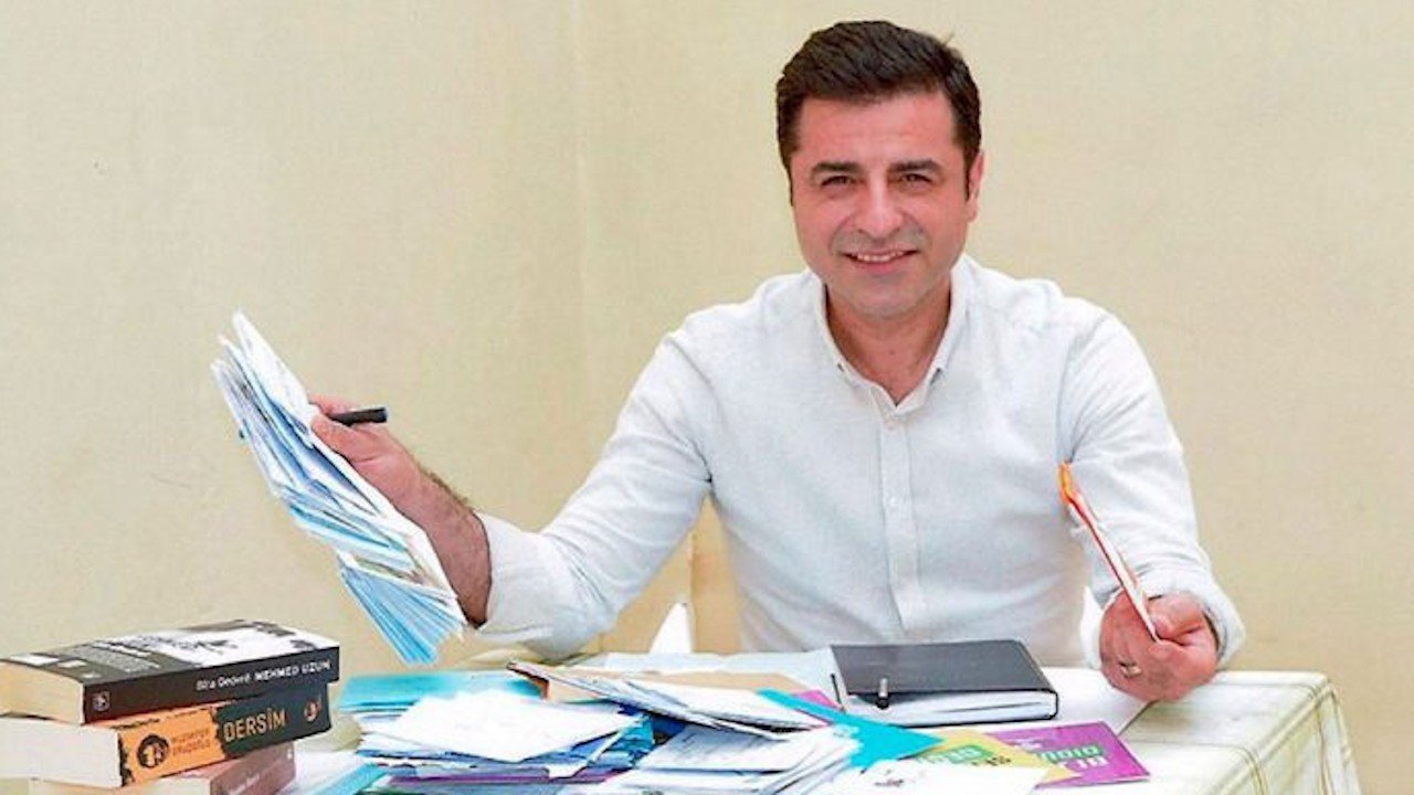 Selahattin Demirtaş saat verdi! “Önemli bir mesaj paylaşacağım”