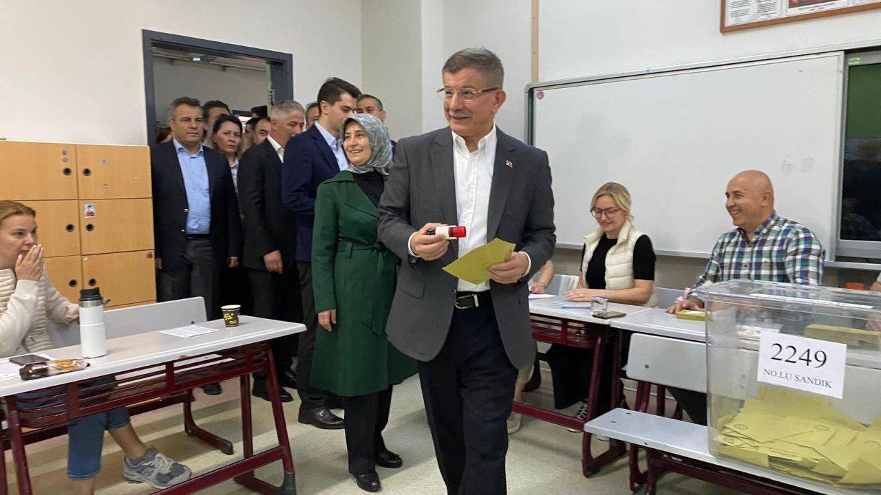 Ahmet Davutoğlu’nun sandığında kim birinci oldu?