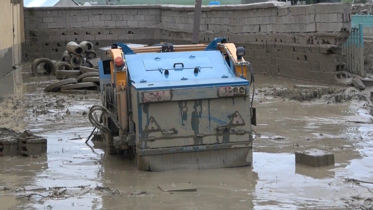 Muş sele teslim oldu: Köprü yıkıldı, onlarca evi su bastı!