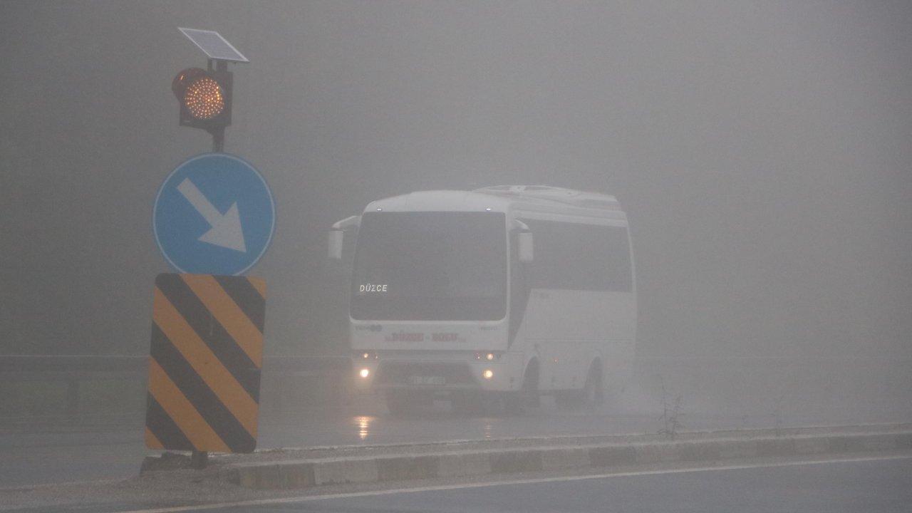 Bolu Dağı'ndaki sağanak ve sis nedeniyle trafikte zor anlar yaşandı