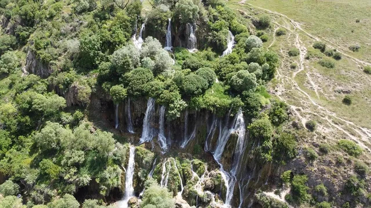 Aşırı yağışlar ona yaradı! Yerli ve yabancı turistler oraya akın ediyor