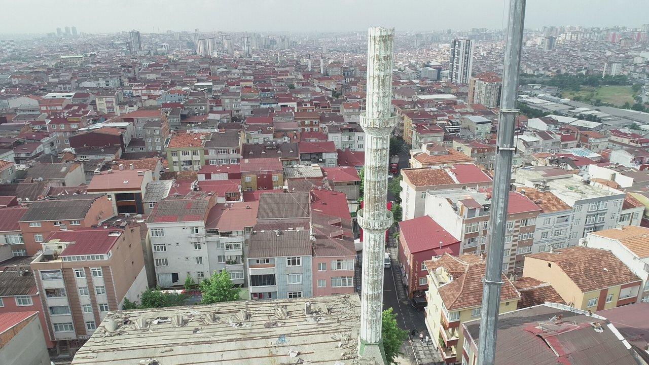 Kapatılan Ahi Evren Camii'nin yıkımı başladı