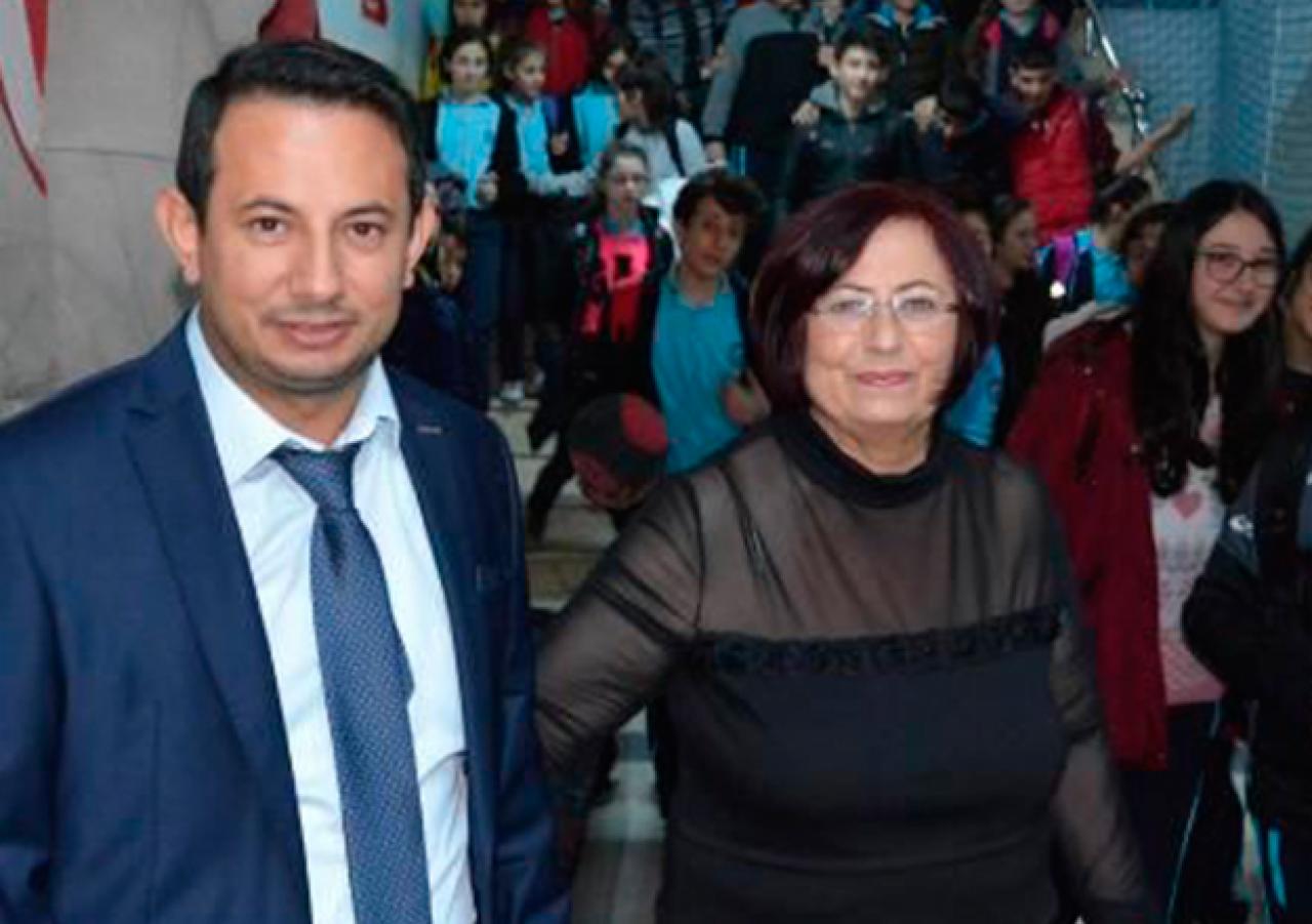 Anne ile oğul aynı okulda öğretmenlik yapıyor