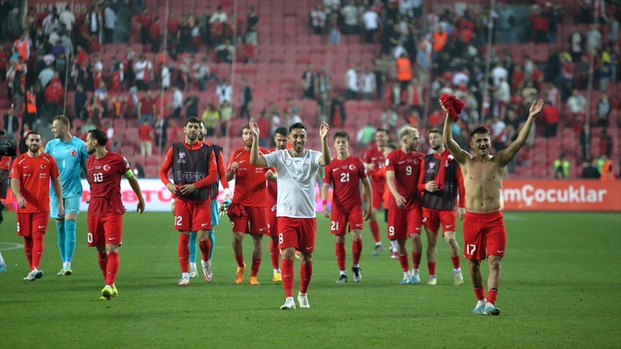 Türkiye'nin Galler'i yenmesi ada basınında böyle yer buldu