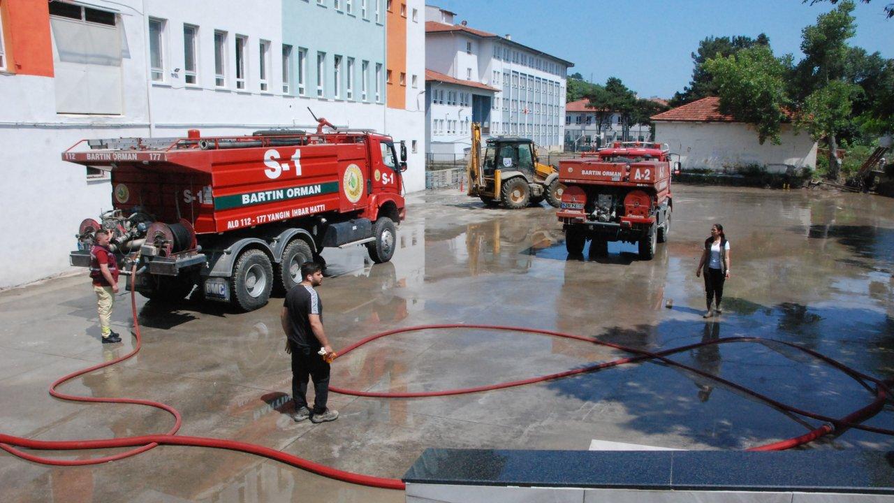 Amasra’da sel sonrası temizlik