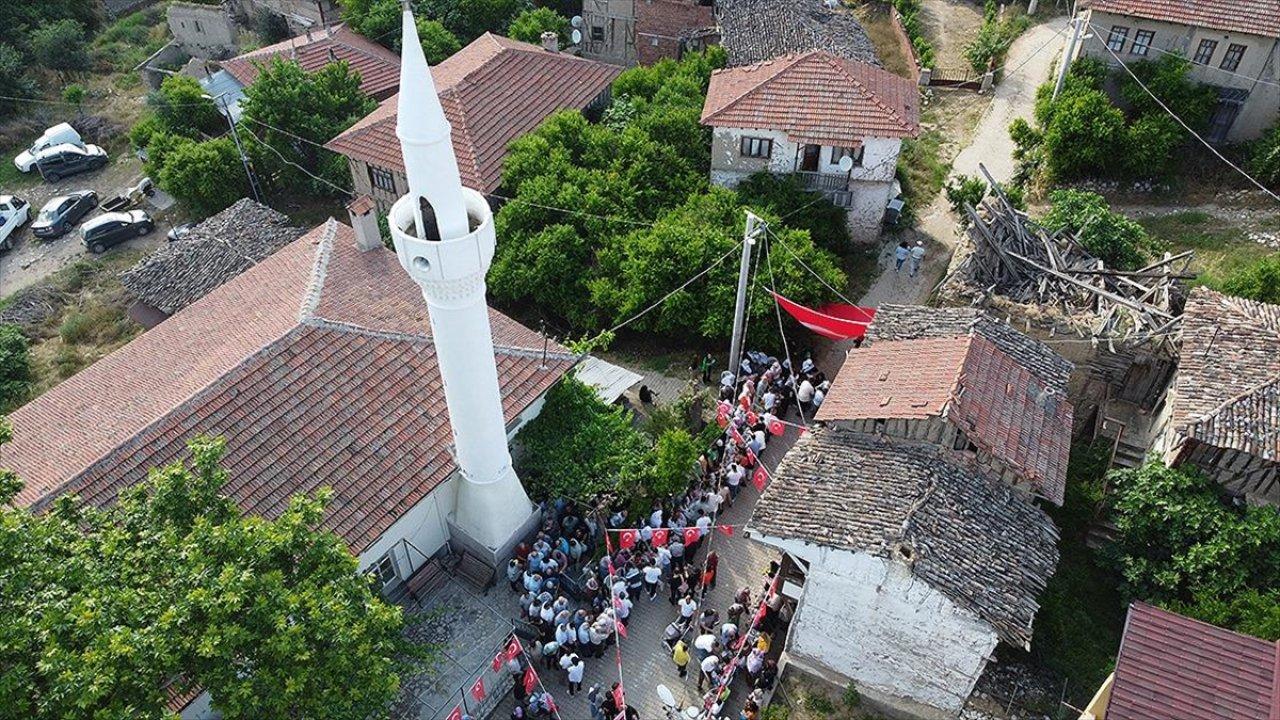 6 asırdır süren şeker atma geleneği çocukları yine sevindirdi