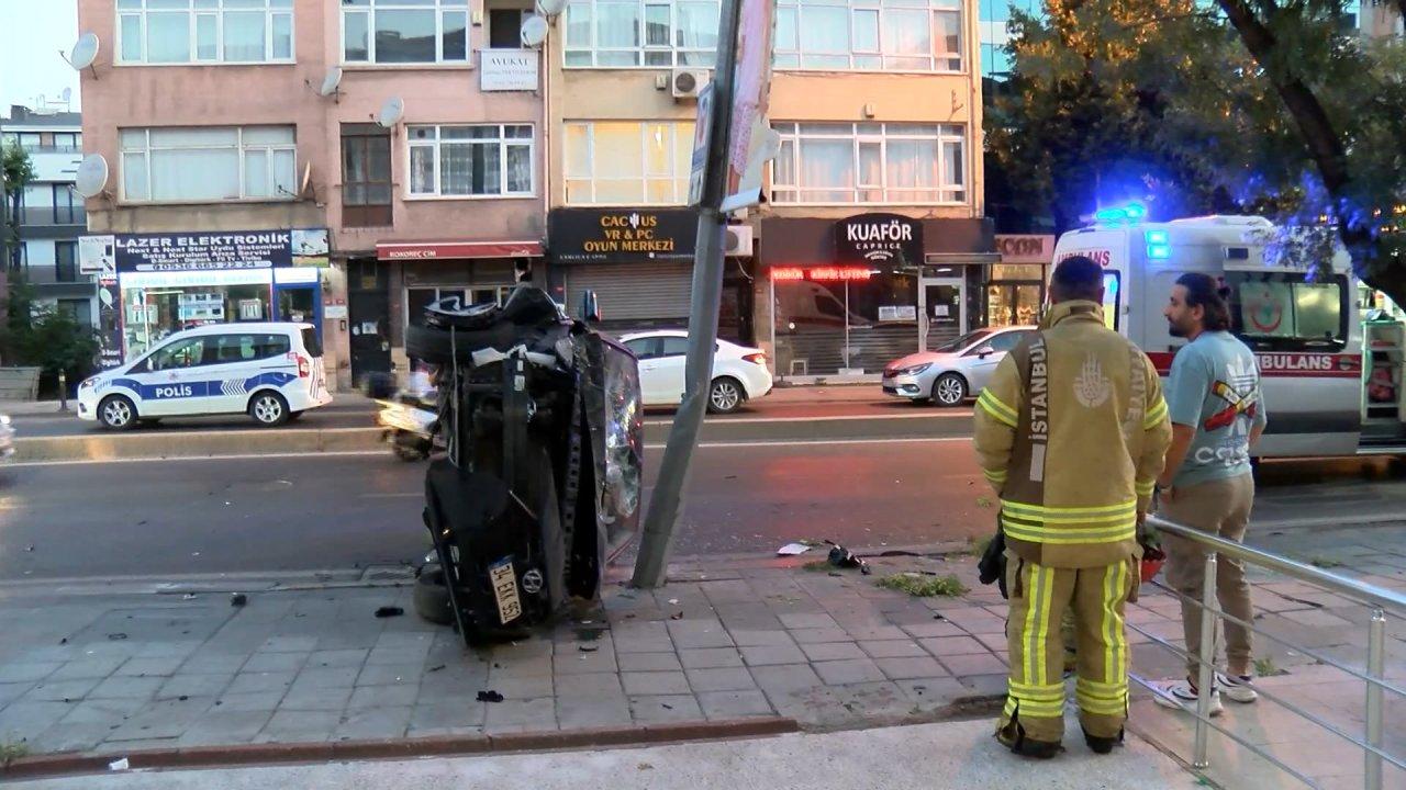 Otomobil elektrik direğine çarptı: 1 yaralı