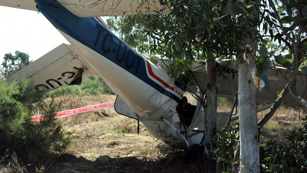 İzmir'de uçak düştü, 2 kişi sağ kurtuldu