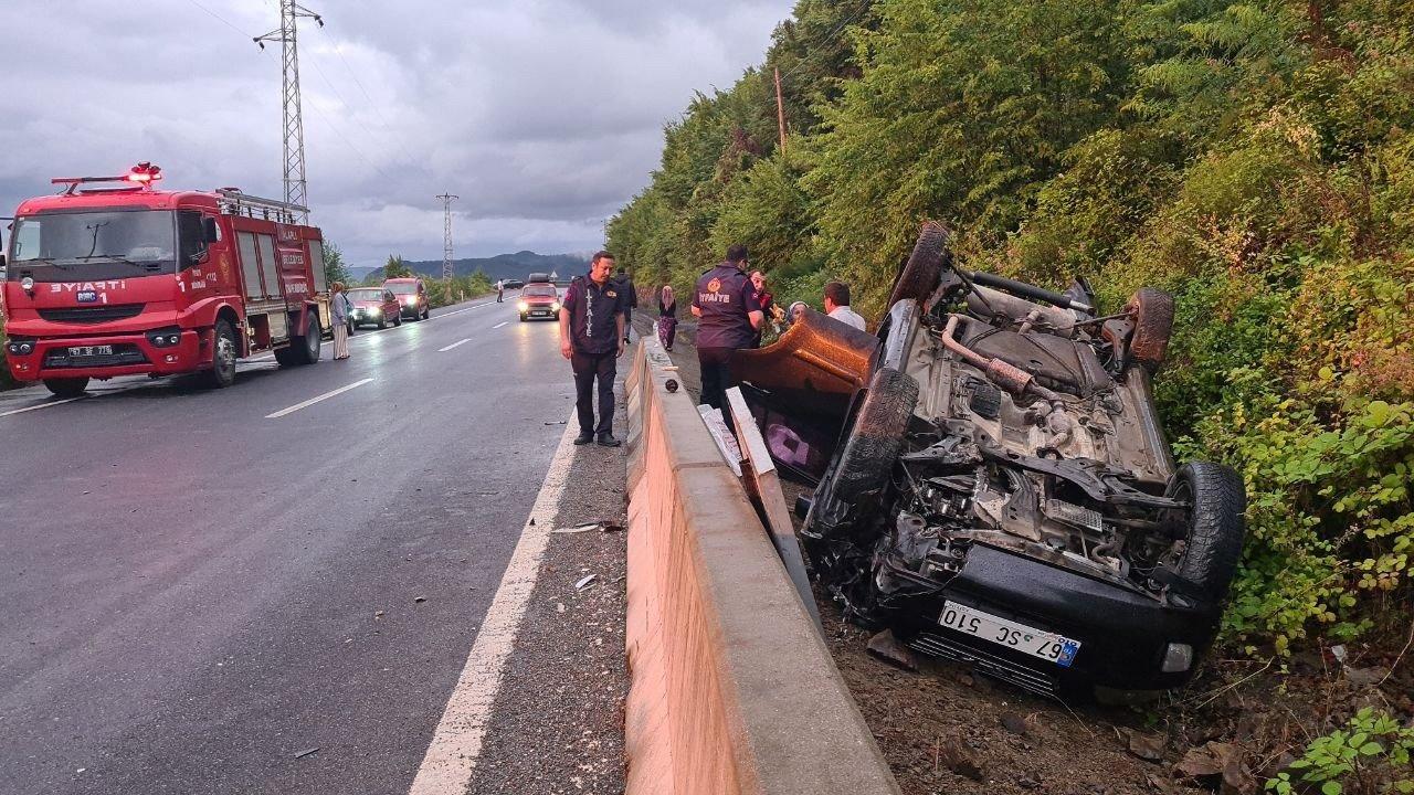 Bariyerlere çarpan cip takla attı: 6 yaralı