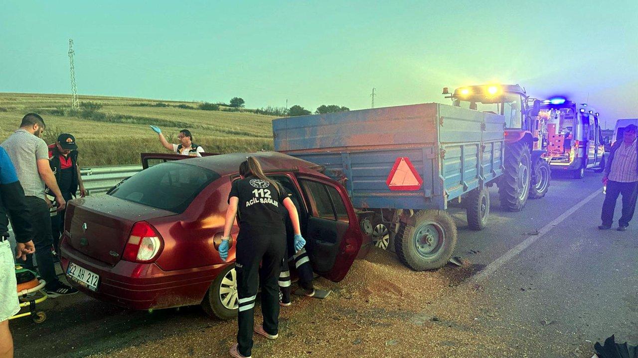 Bir otomobil traktöre arkadan çarptı, 2 kişi hayatını kaybetti