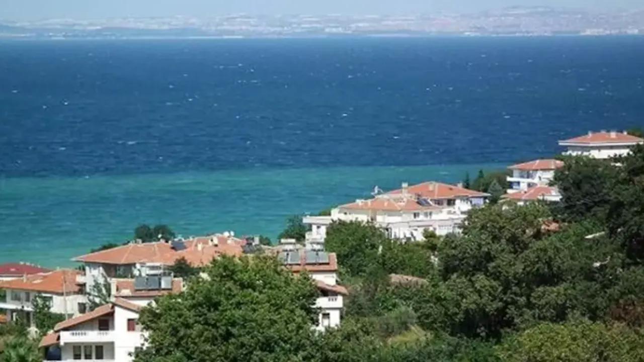 Turizm sezonunda nüfusunun 10 katını ağırlıyor