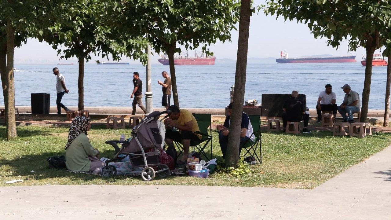 Sahillerde tatilin son günü piknik yoğunluğu