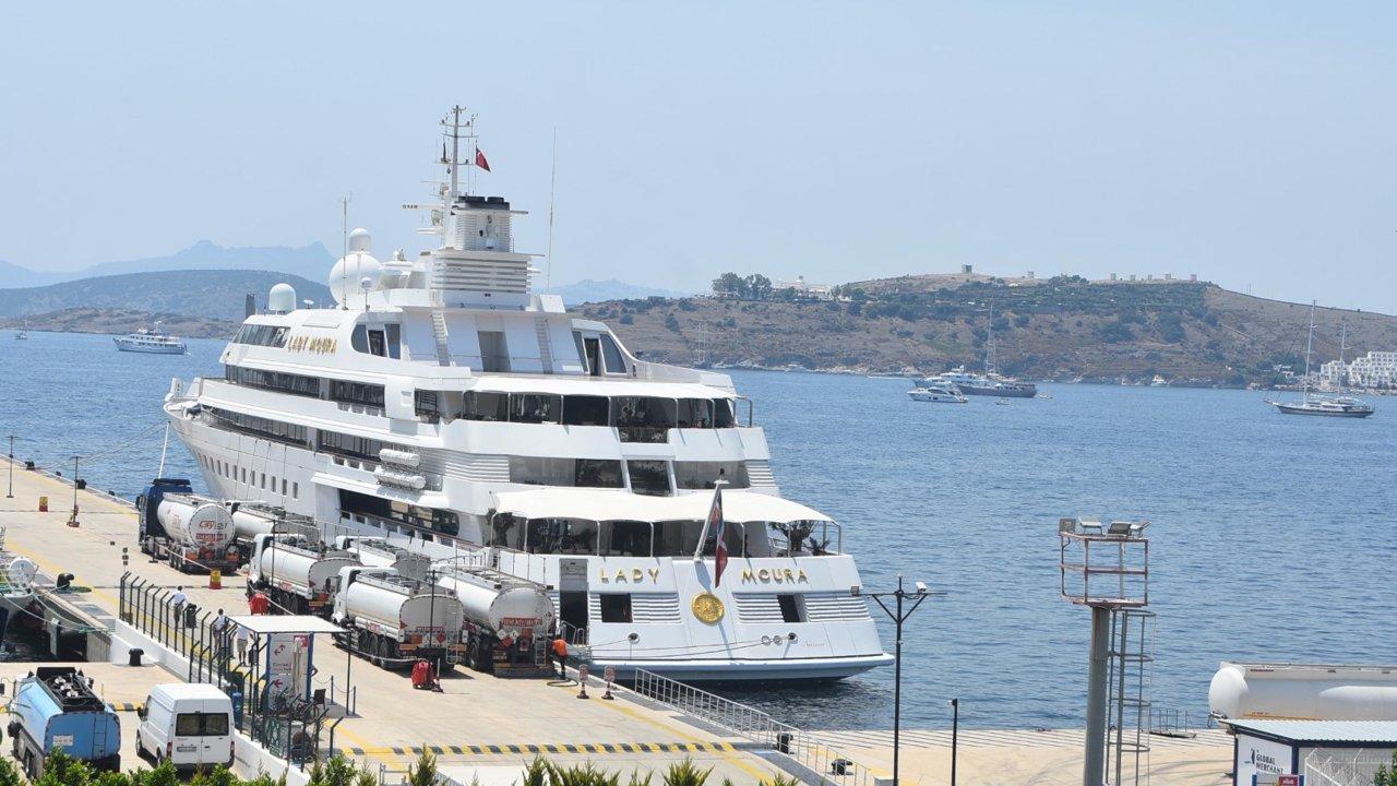 Dünyanın en ünlü lüks yatını Bodrum'a demirledi, yakıt aldı: Fiyatı dudak uçuklattı