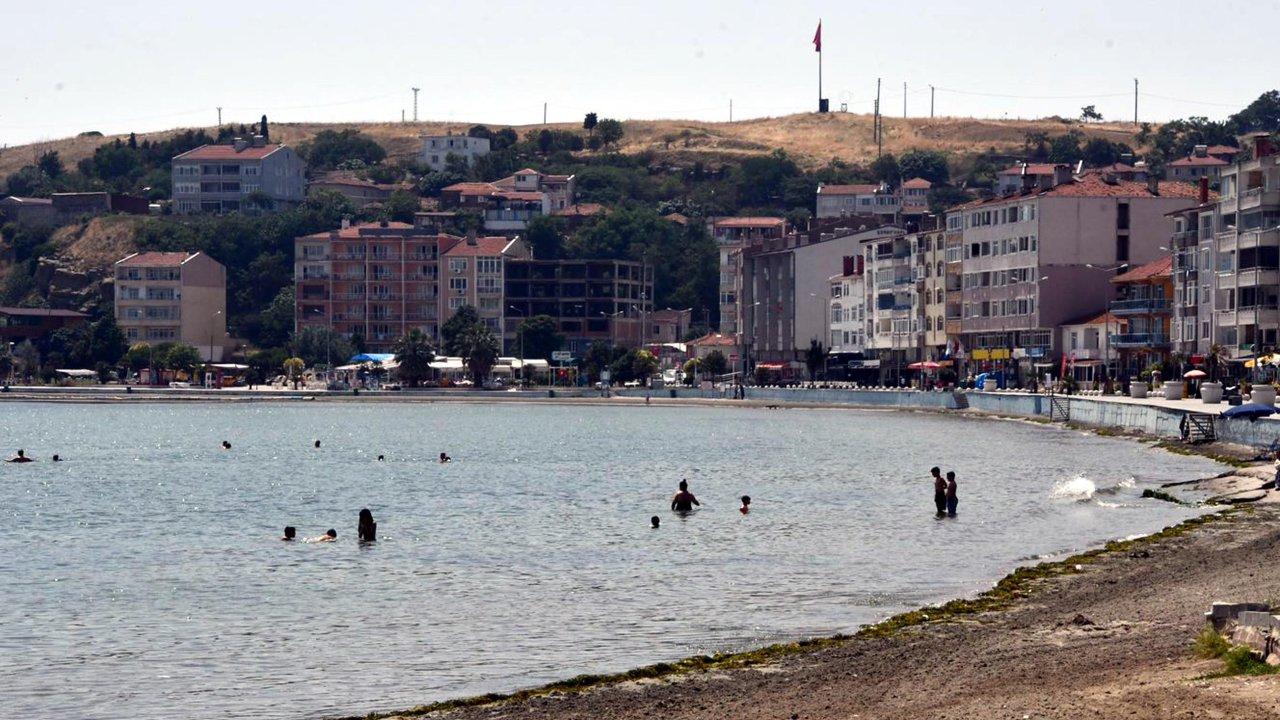 Turistik ilçede anonsla sıcak uyarısı! Zorunlu olmadıkça dışarı çıkmayın