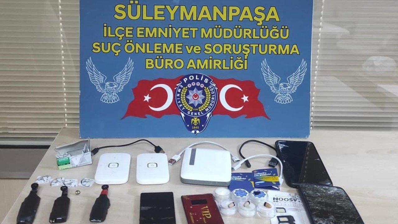 Ehliyet sınavı öncesi kopya düzeneğini test ederken yakalandılar