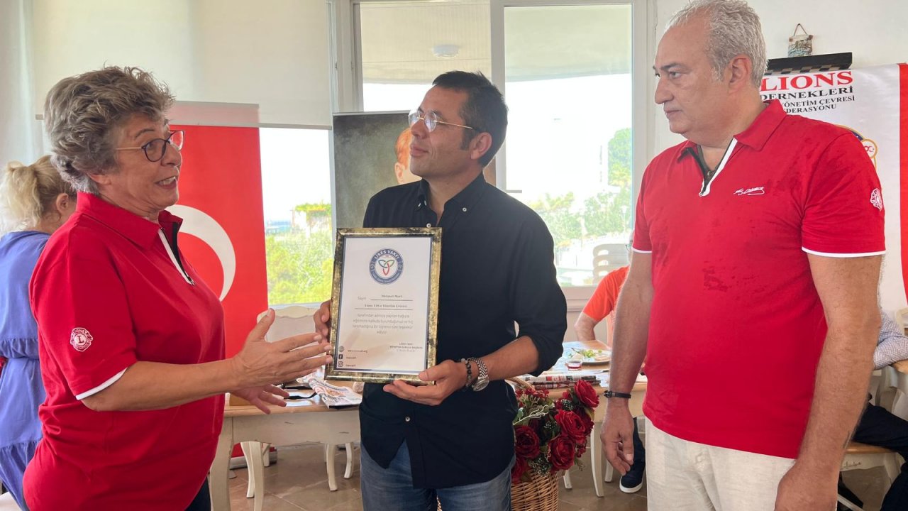 Lions 118-E Yönetim Çevresi’nden Mehmet Mert’e plaket