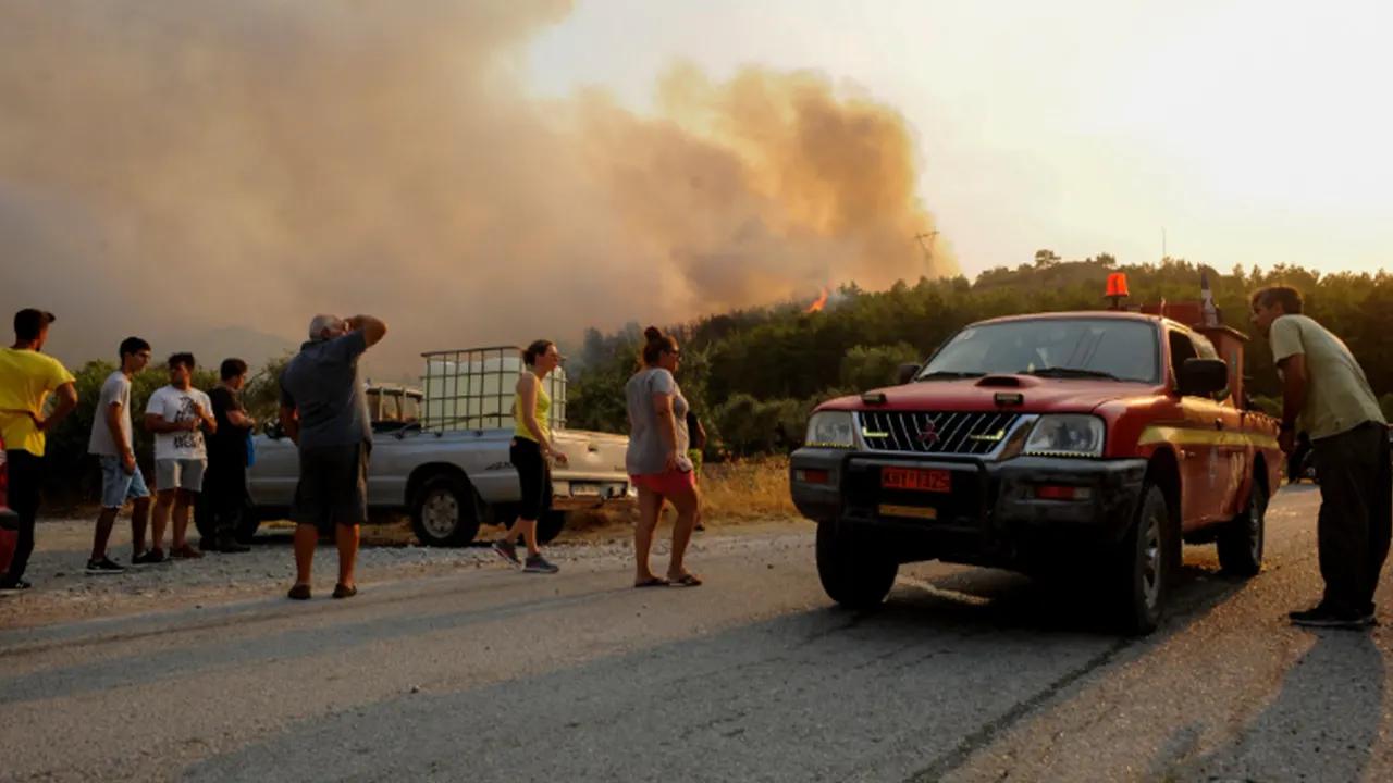 Yangın nedeniyle tatili yarıda kesilen turistlere bir hafta ücretsiz tatil