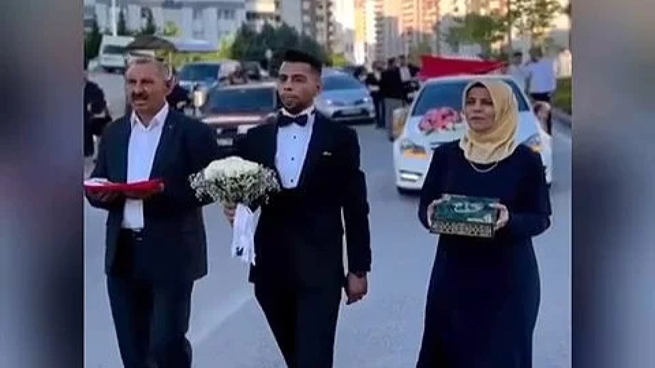 Damat, gelini evinden almaya güzel bir gösteriyle geldi!