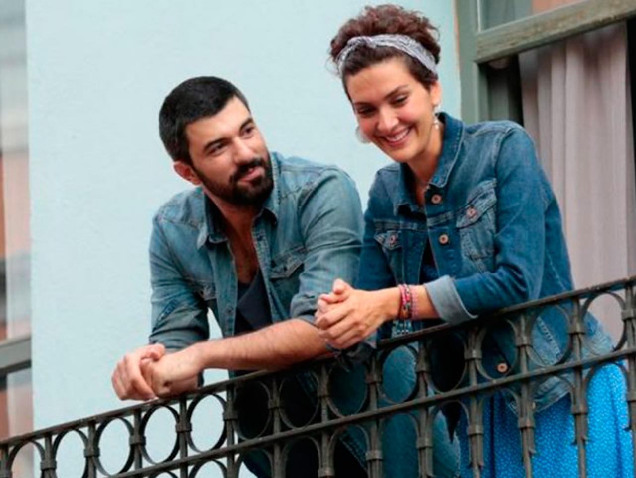 Bergüzar Korel ve Engin Akyürek Bir Aşk İki Hayat'ta buluştu