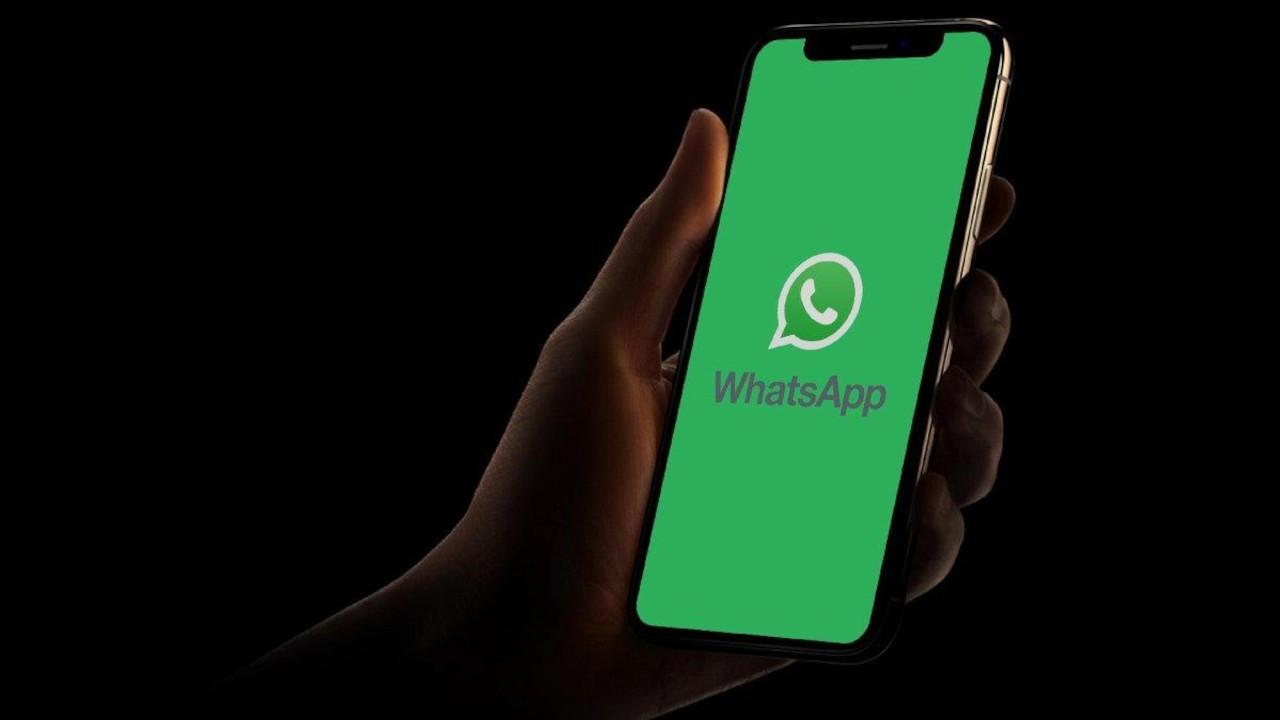 WhatsApp’ta yapay zeka sayesinde çıkartmalar oluşturmaya başlayacak!