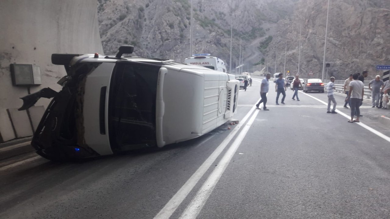 Düğün dönüşü feci kaza: Çok sayıda yaralı var