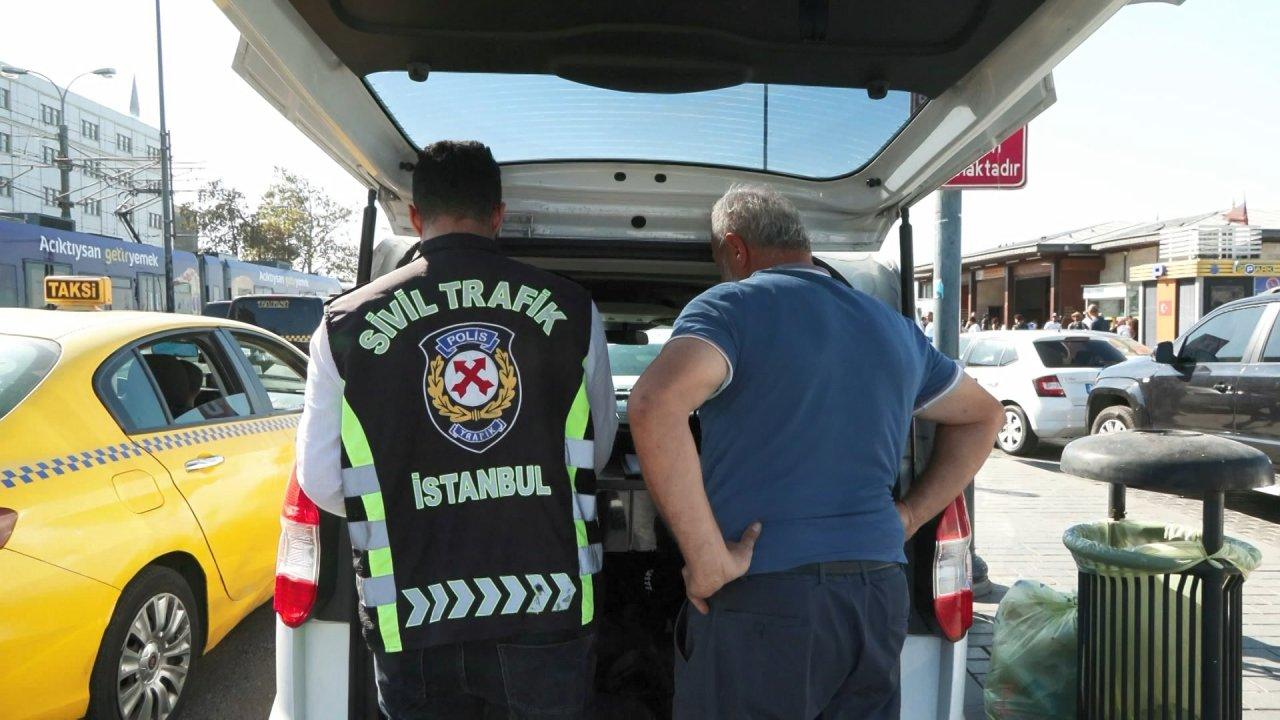 Denetimde ceza yiyen taksiciler polise çıkıştı