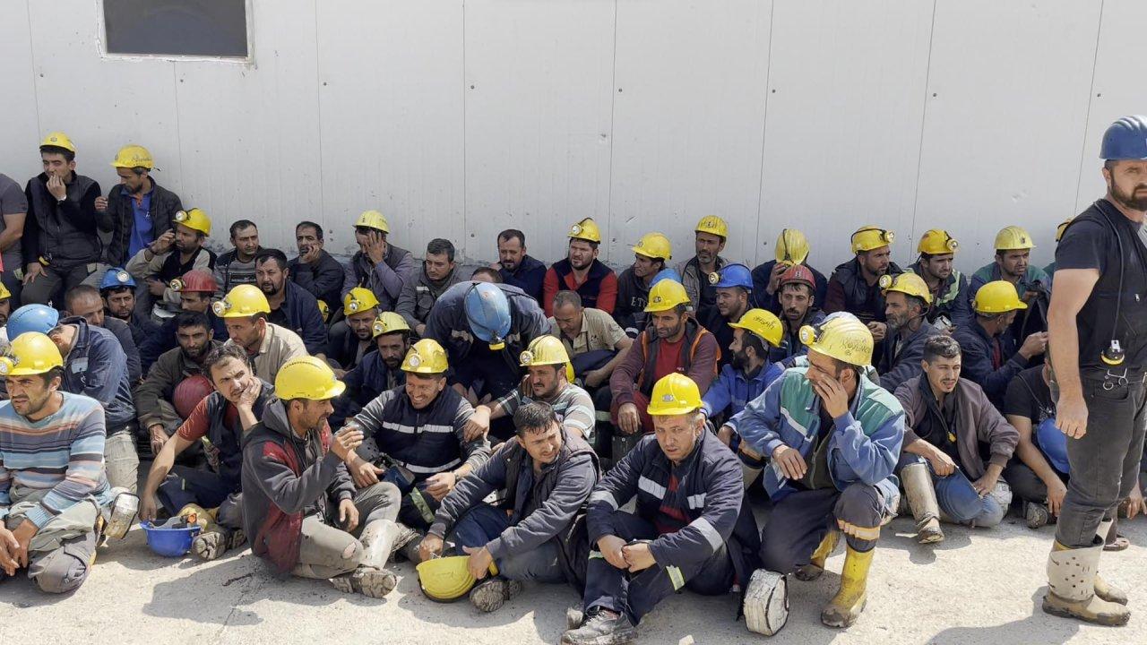 Maden işçileri açlık grevini sonlandırdı, oturma eylemine geçti