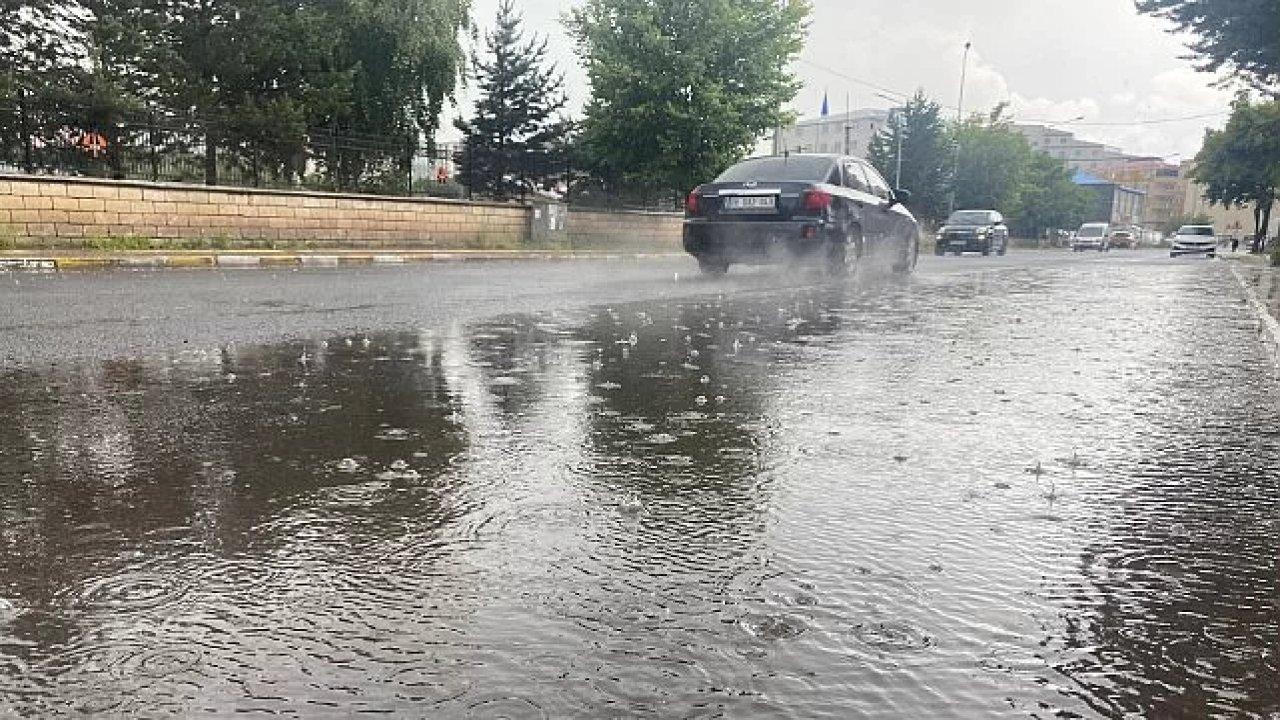 İstanbul'da yaşanan kuvvetli sağanak : Su baskınlarına sebep oldu!