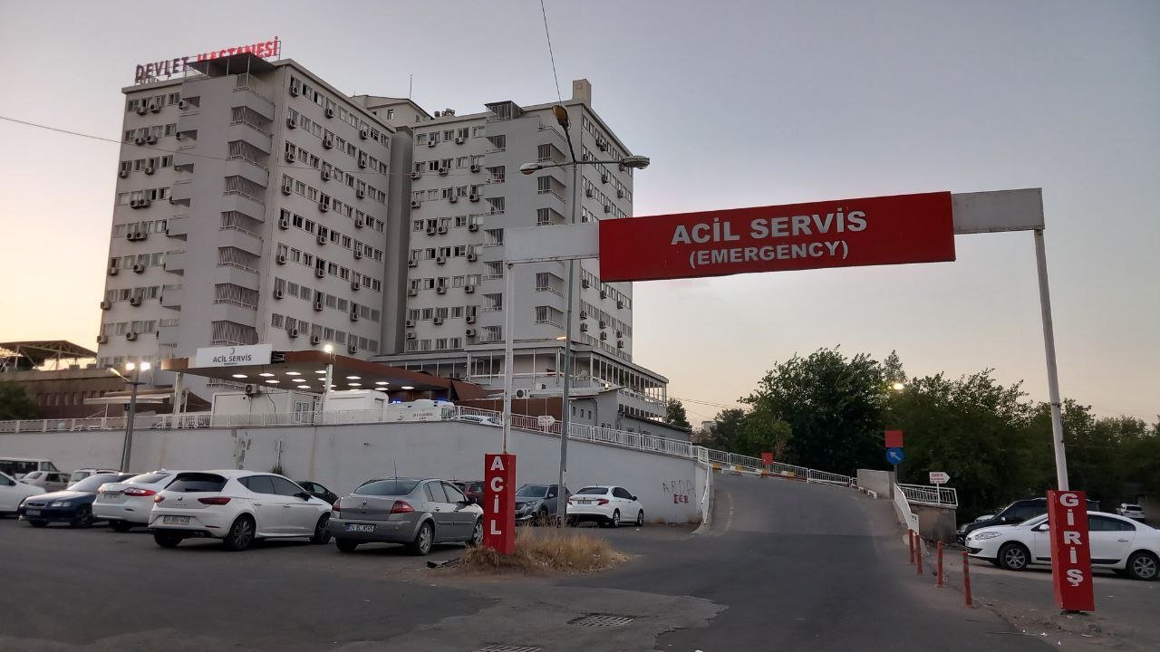 Akrabalar arasında taşlı, sopalı ve bıçaklı kavga: Yaralılar var