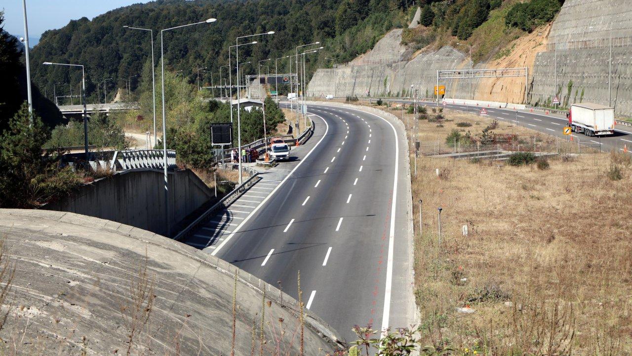 Anadolu Otoyolu ulaşıma kapatıldı: Ne zamana kadar sürecek?