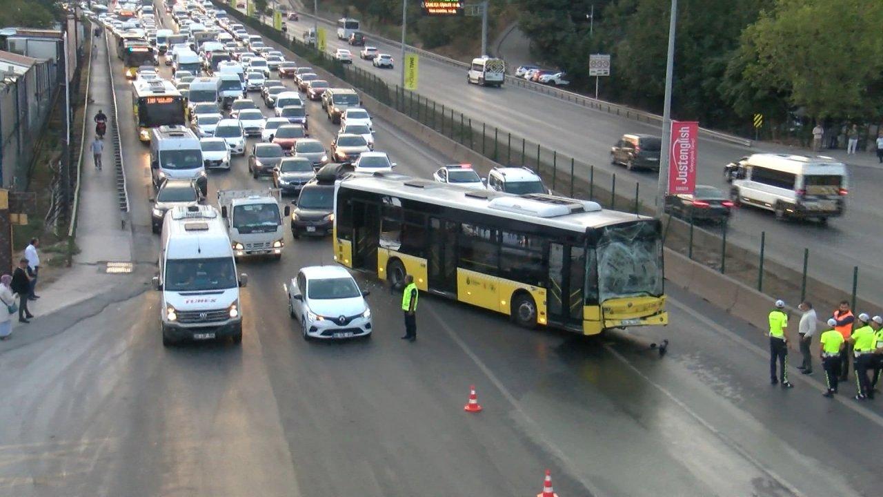 İETT otobüsleri ile minibüs kazaya karıştı: Trafik felç oldu