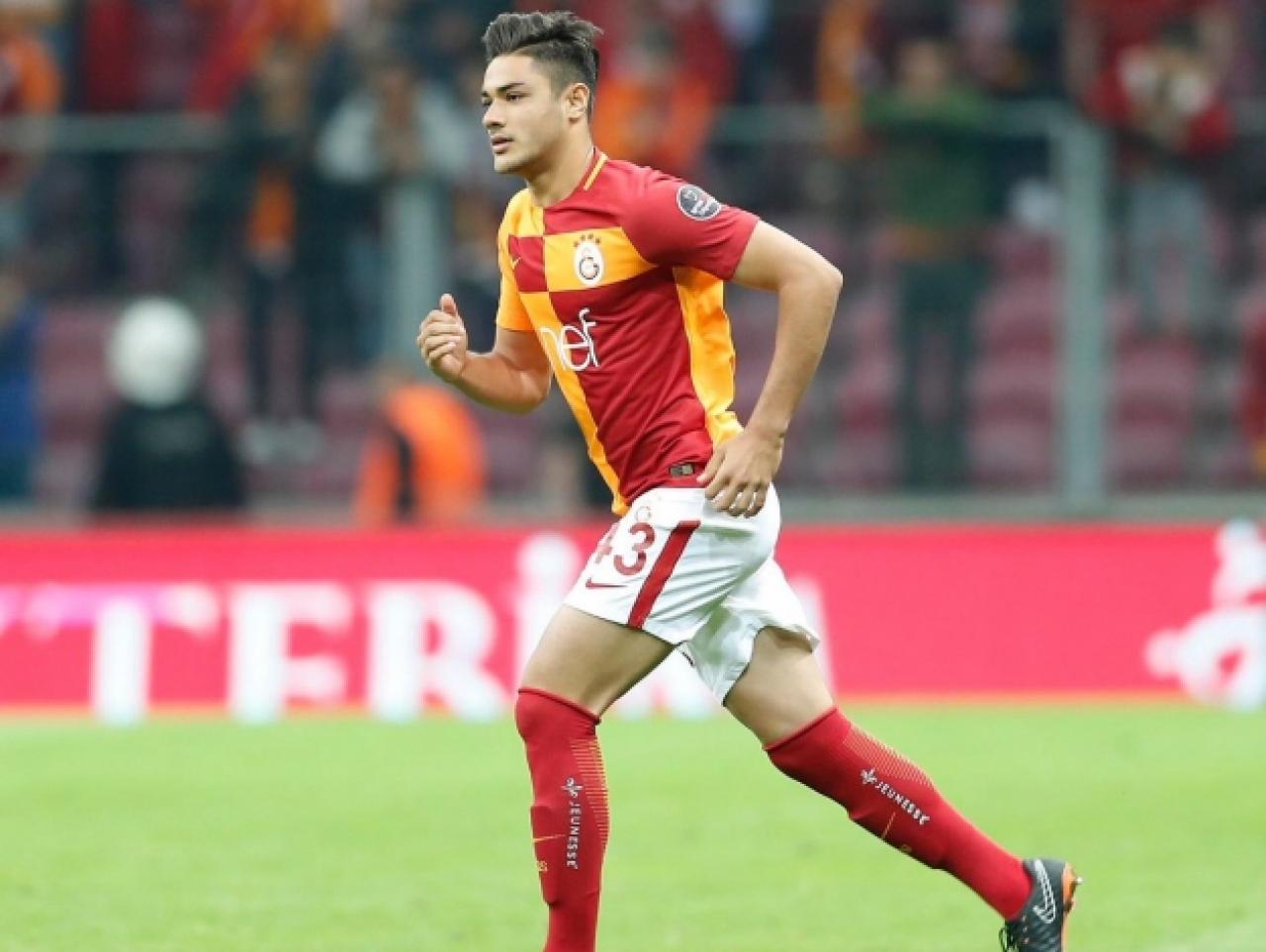 Ozan Galatasaray'ı ikiye böldü