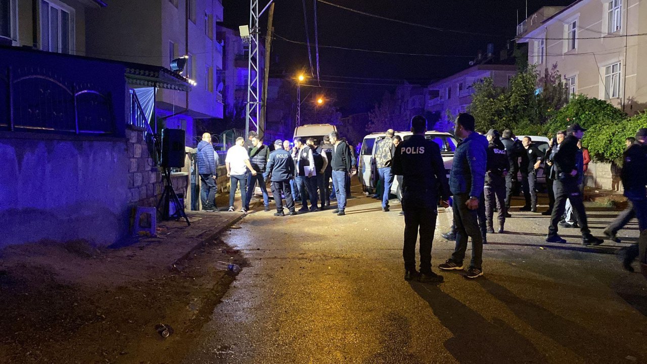 Düğün magandaları kendilerini uyaran polislere saldırdı! Aracını ekibin üzerine sürdü: 4 polis yaralı