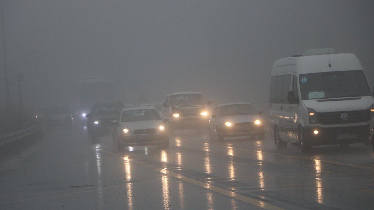 Sağanak ve sis ulaşımı yavaşlattı: Görüş mesafesi 20 metreye kadar düştü