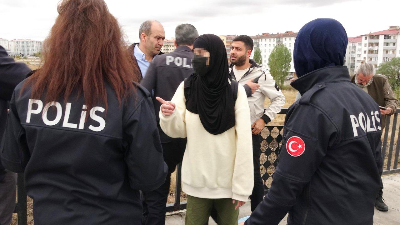 'Mahrem' diyerek polise açık saçlı kimliğini göstermek istemedi, polisi alarma geçirdi