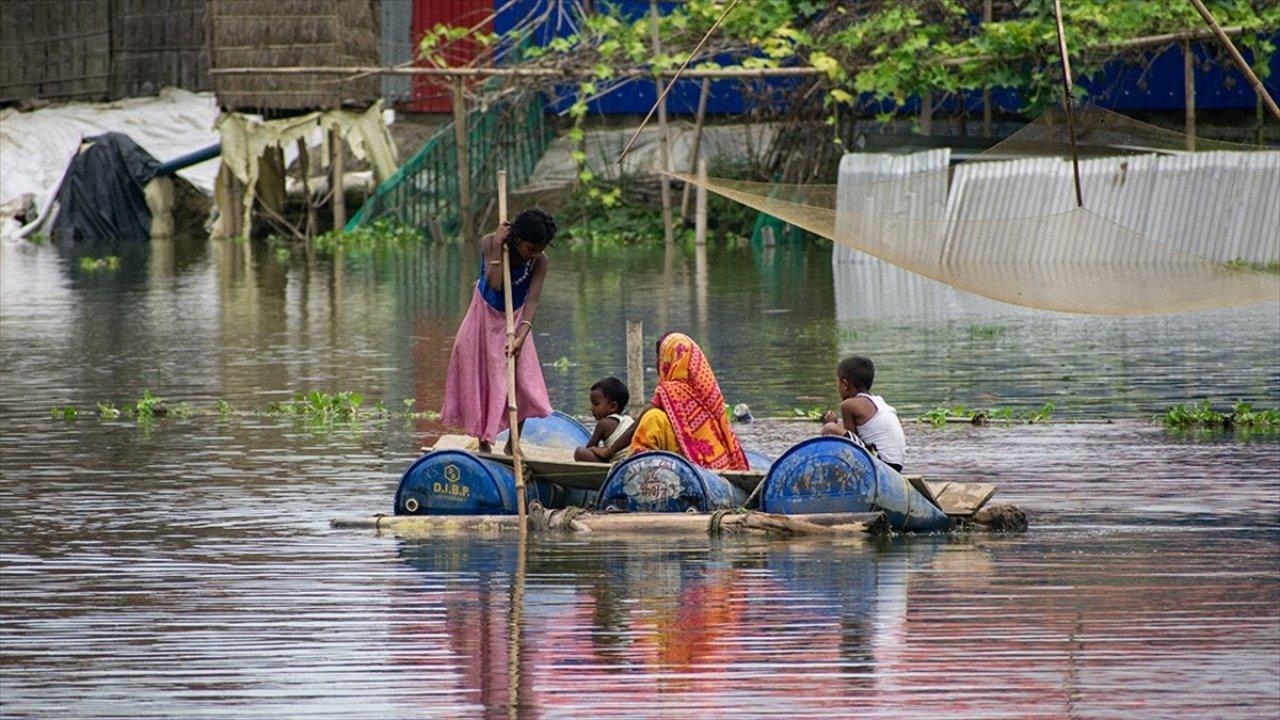 Hindistan'ı sel vurdu: 23'ü asker 30 kişi kayboldu