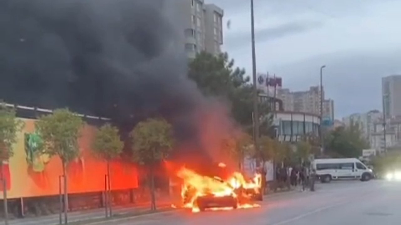 Seyir halindeki otomobil alev topuna döndü