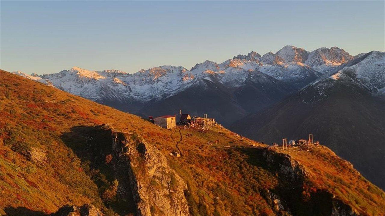 Kaçkar Dağları'nda iki mevsim bir arada