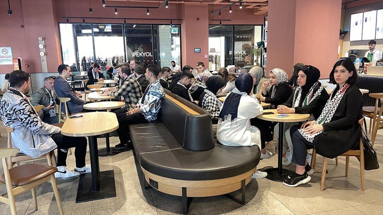 AK Parti Gençlik Kolları'ndan Starbucks şubelerinde 'yer kapatma' eylemi