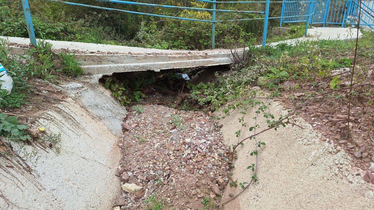 Su kanalına bırakılan bebek ölüme terk edilmiş