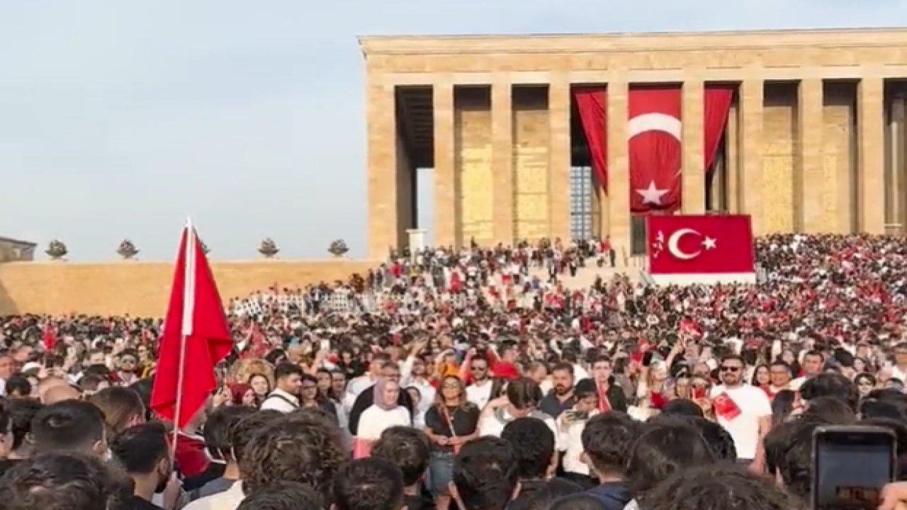 Gençler, Anıtkabir’i “Andımız” ile inletti!